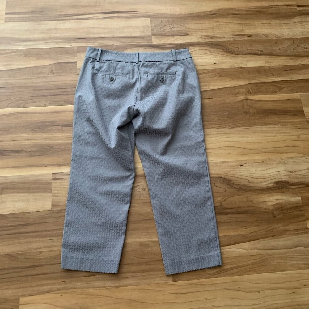 Loft Crop Pants Size 4 Gray Pockets Geometric Print NWOT - Picture 3 of 7